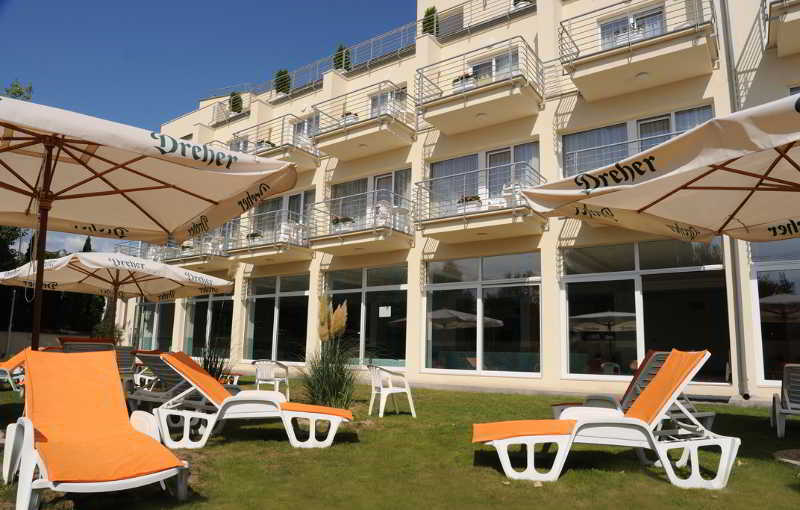 Ket Korona Konferencia Es Wellness Hotel Balatonszarszo Exterior foto
