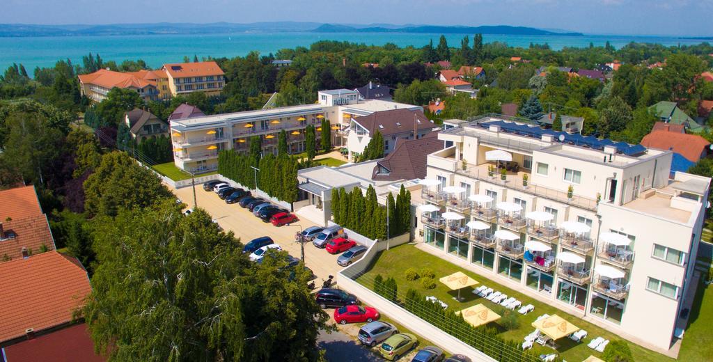 Ket Korona Konferencia Es Wellness Hotel Balatonszarszo Exterior foto